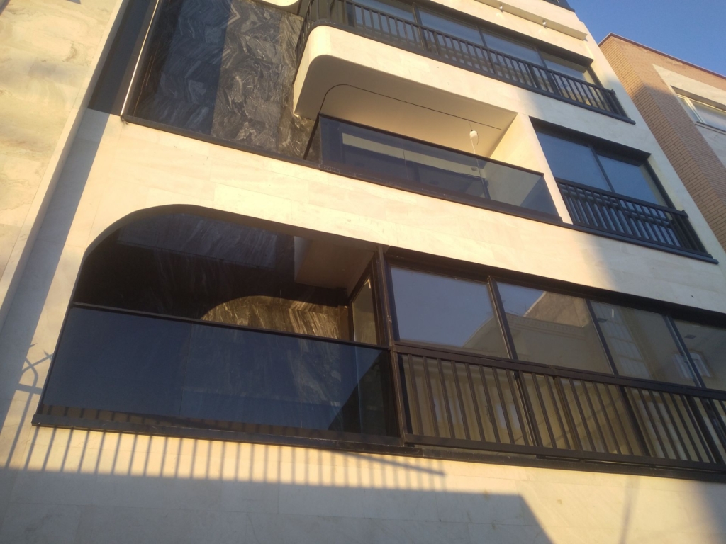 نرده شیشه ای